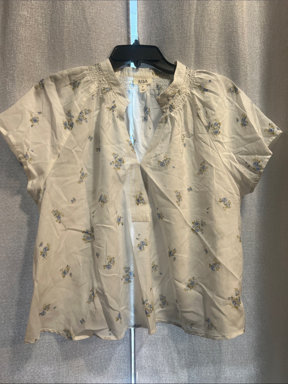 a.n.a Cream White Floral Split V-Neck Short Sleeve Top